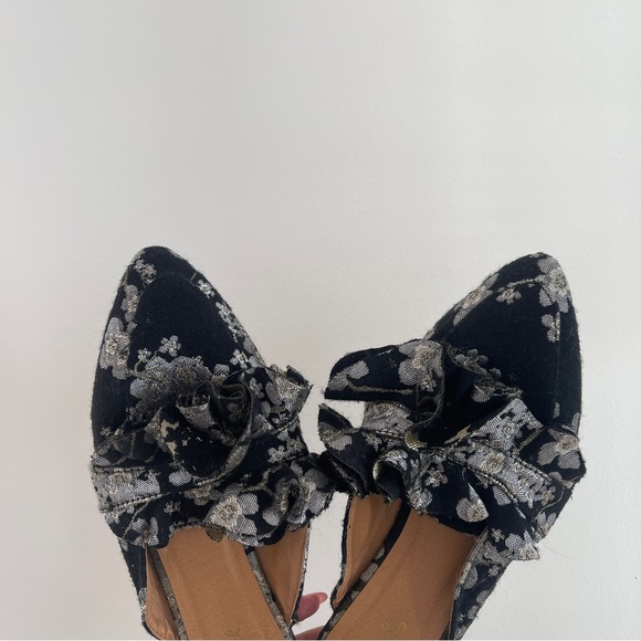 Qupid Black & Silver Brocade Bow Pointed Toe Mules - Picture 4 of 9